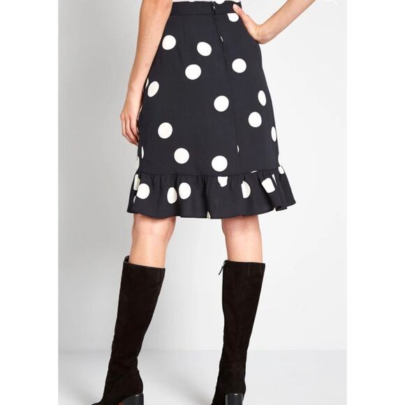 ModCloth Black White It's a Wrap Polka Dot Ruffled A-Line Skirt Size 2 NWT - Picture 2 of 10